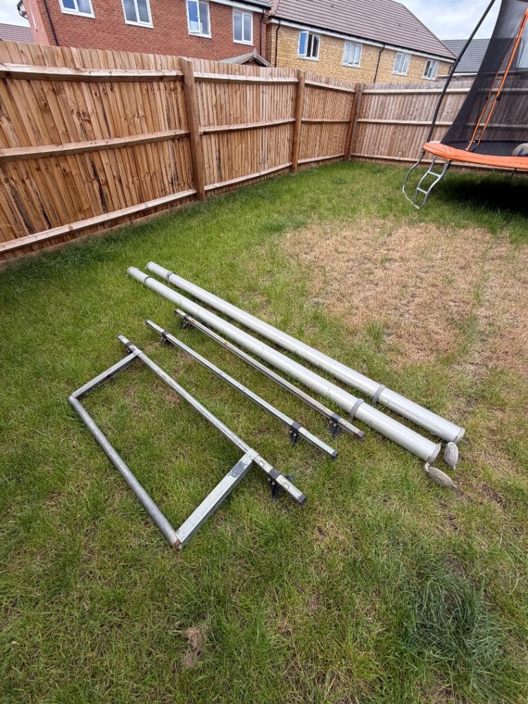 Roof rack with 2 x 3m pipe tubes