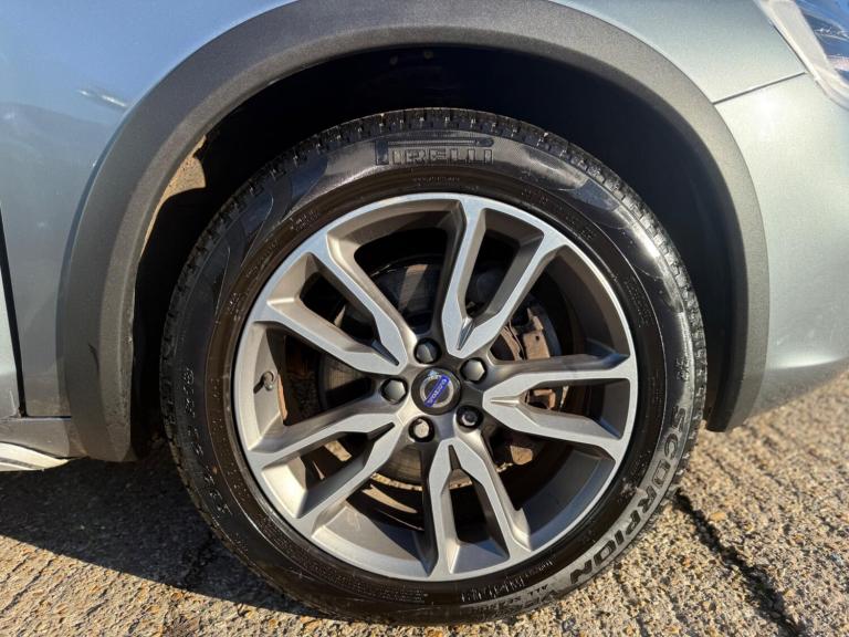 2017 Volvo V60 Cross Country 2.4 D4 Lux Nav Auto AWD Euro 6 (s/s) 5dr ESTATE Diesel Automatic