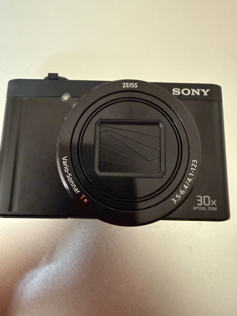 Sony cyber shot WX500