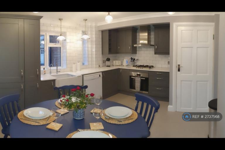 2 bedroom flat in Thornbridge Road, Iver Heath, SL0 (2 bed) (#2737568)