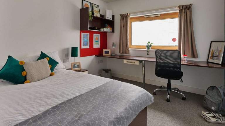 Student Furnished Ensuite Room For Rent