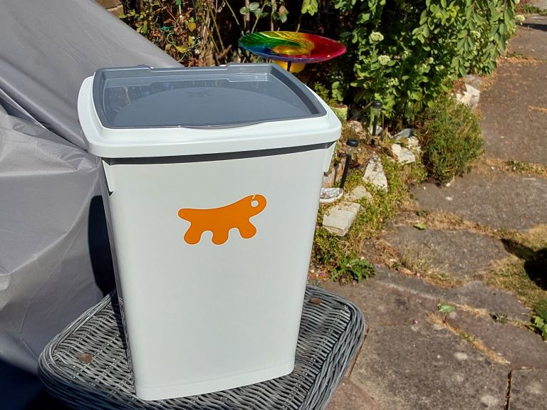Pet food Storage container/bin. £8.00