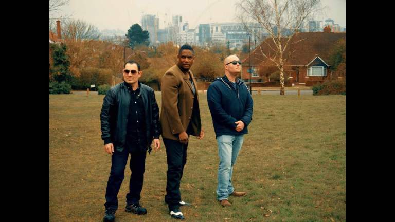 BASS PLAYER WANTED 4 VERSATILE BAND ROCK POP REGGAE SOUL BLUES COVERS & ORIGINALS