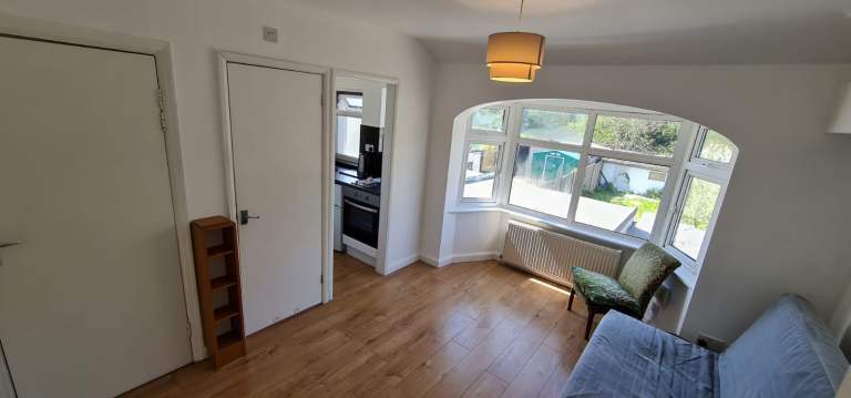Spacious studio including all bills except council in Hanger lane-PARK AVENUE