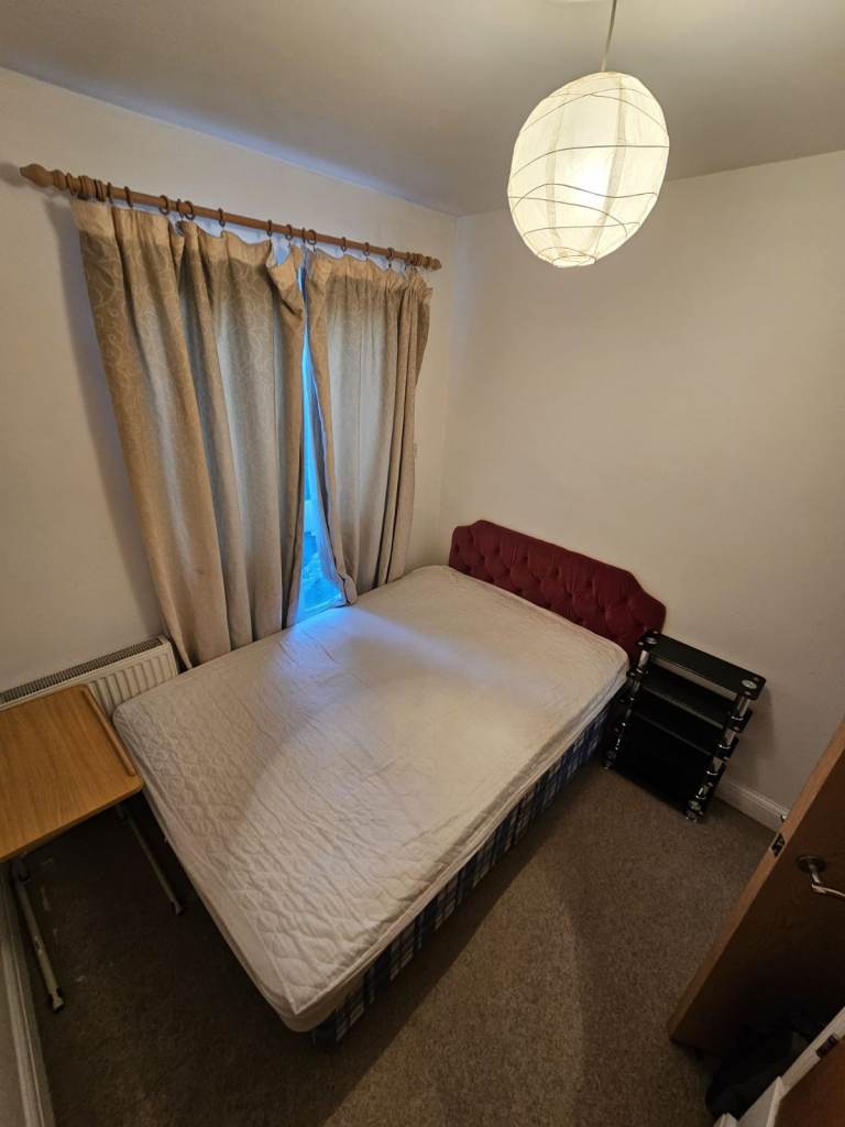 Spacious and Cosy Double Room for Rent in - SW15 6TG
