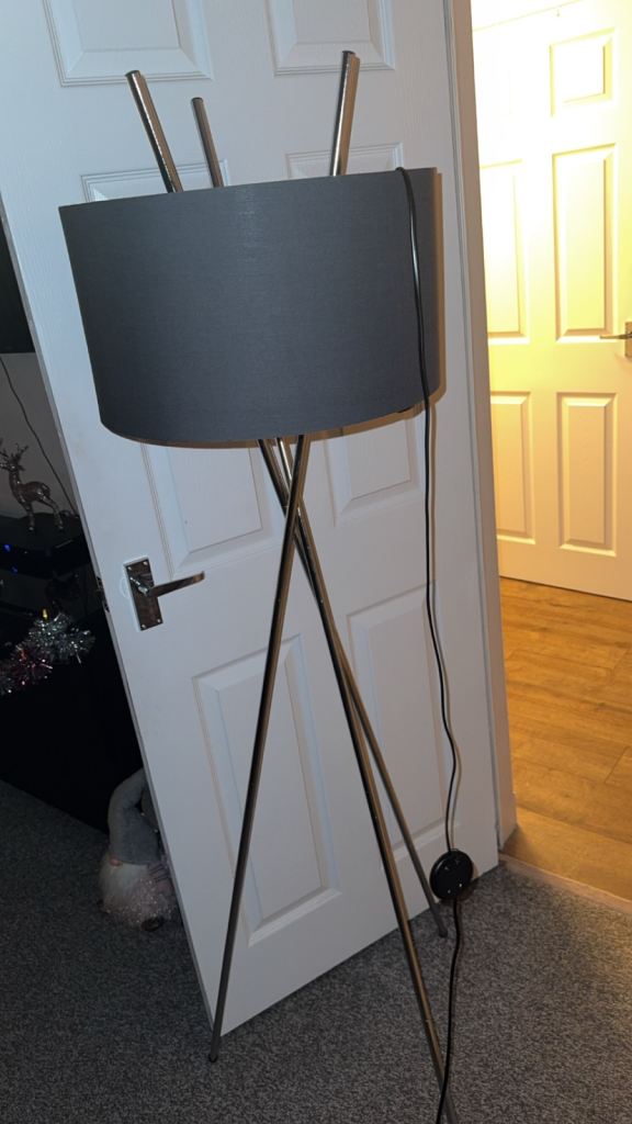 Tripod lamp 
