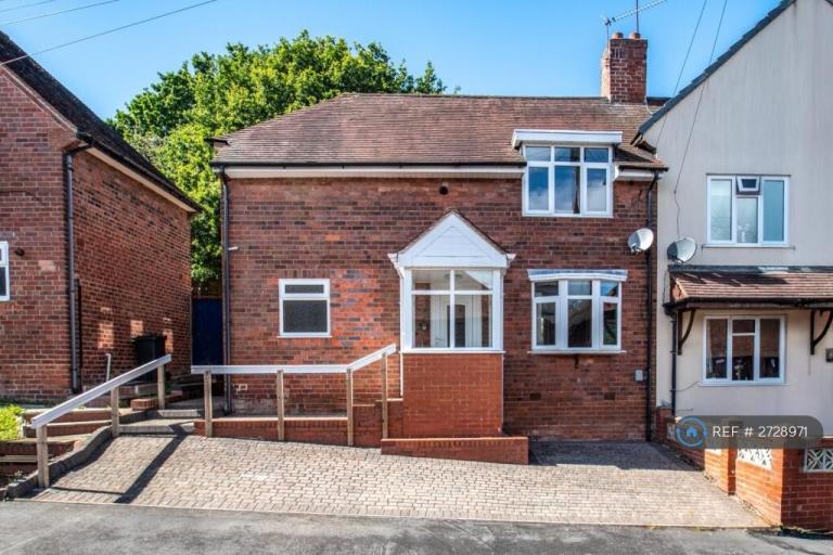 3 bedroom house in School Road, Brierley Hill, DY5 (3 bed) (#2728971)