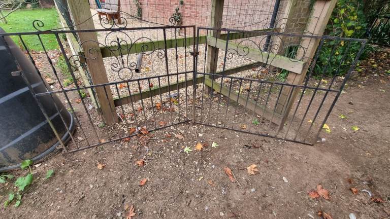 Gates ( pair)