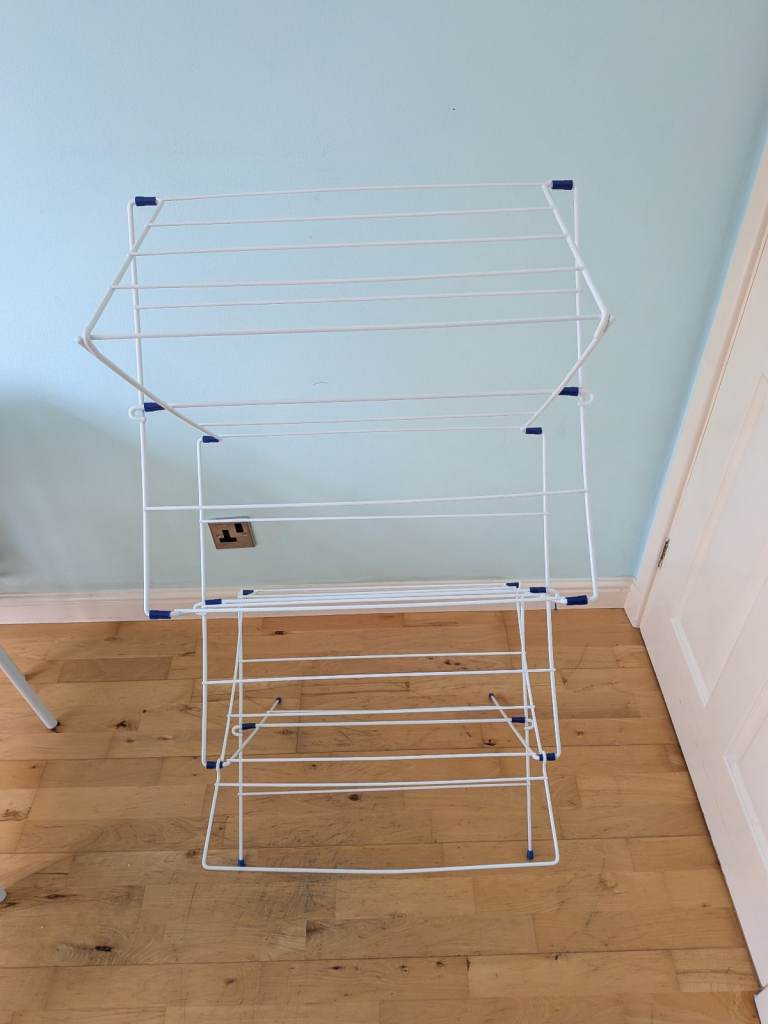 White Metal Clothes Drying Rack 