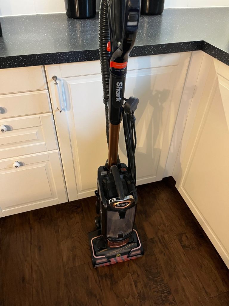 Shark NV801ukt vacuum cleaner 