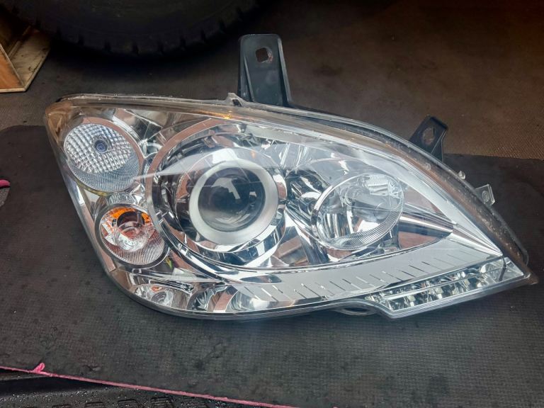 Mercedes Viano W639 Xenon Headlight Headlamp Drivers side Vito