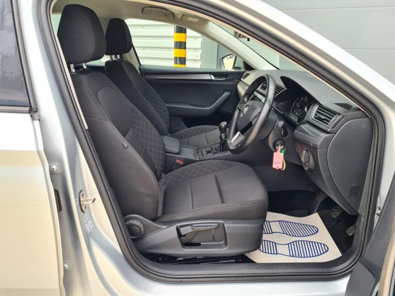 2017 Skoda Superb 1.6 TDI CR S 5dr *LOW MILEAGE* F.S.H/2KEYS HATCHBACK Diesel Manual