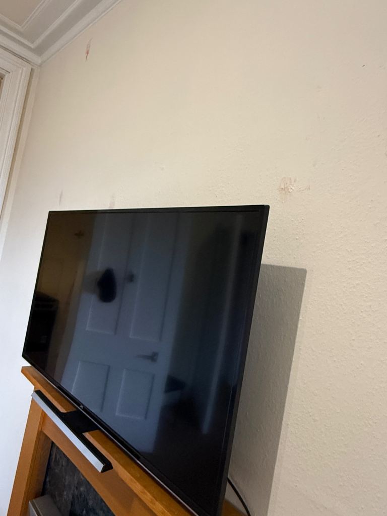 JVC 39-inch Smart 4K UHD LED TV - Good Condition