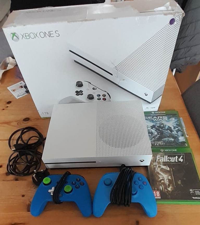 Xbox 1s ,1tb memory 