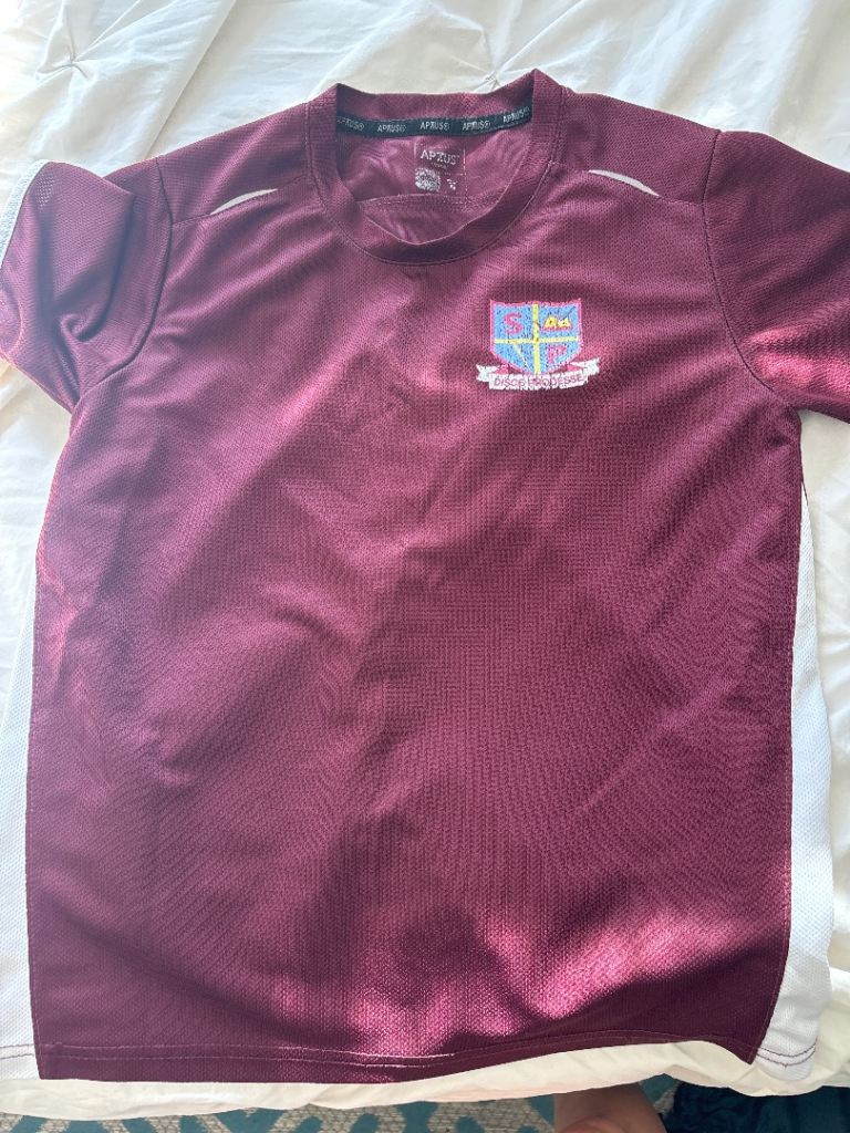 Umbro Red Sports T-Shirt with Emblem – Good Condition