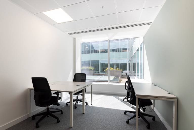 Wokingham - RG41 5TP \ Move-In Ready Office for 3 Workstations