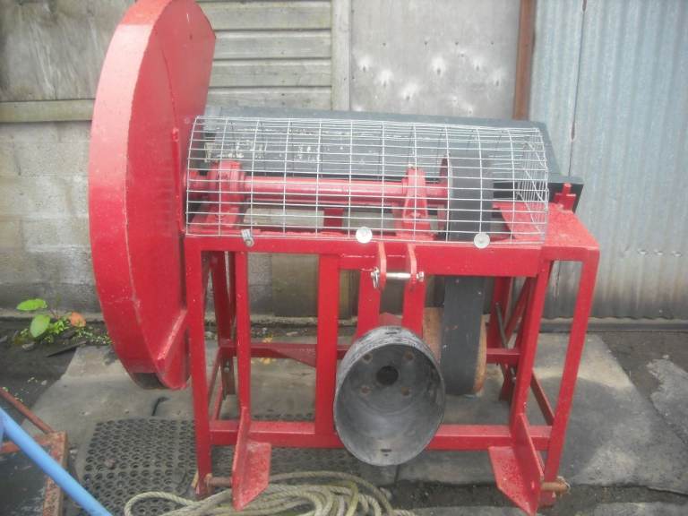 SAW BENCH, TRACTOR PTO DRIVEN.