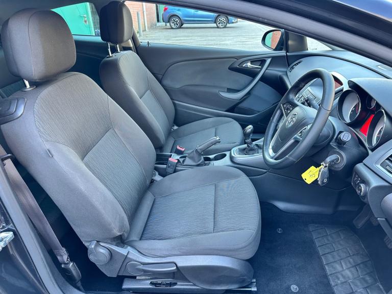 2015 (65) VAUXHALL ASTRA GTC 2.0 CDTI LIMITED EDITION 70,000 MILES UK DELIVERY