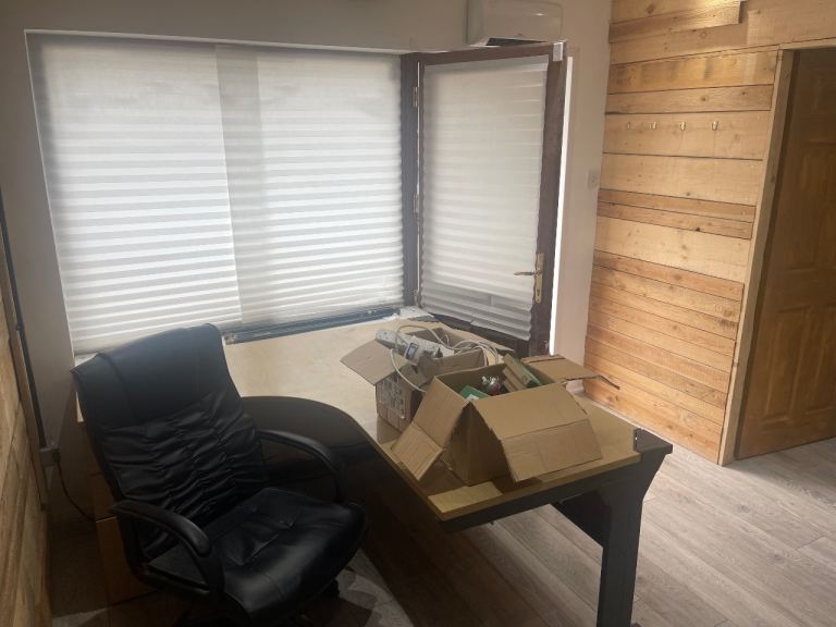 Shop / Office To Let – WF15 6BL – £480 pcm – EPC E – Busy Main Road