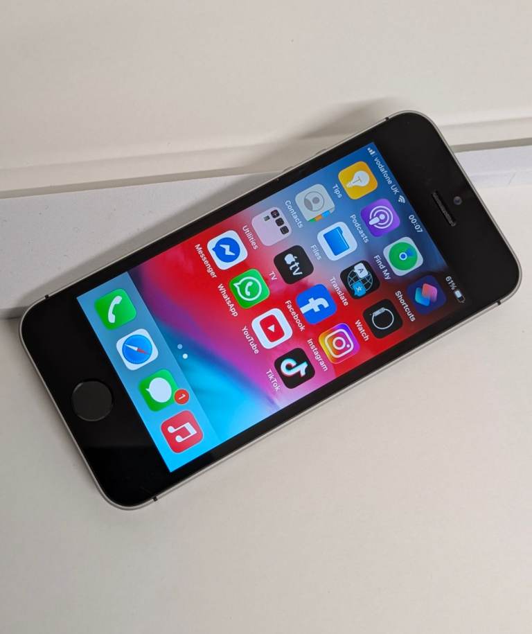 iPhone SE 1st gen iOS 15 Vodafone/Lebara for work, business, personal use 