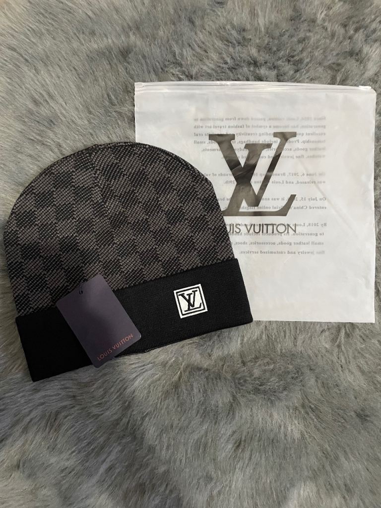 V beanie dark grey’brand new’