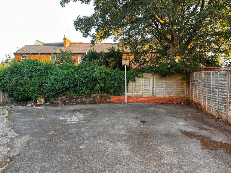 Parking Space near Royal Berkshire Hospital & Town (RG1) – Secure with CCTV