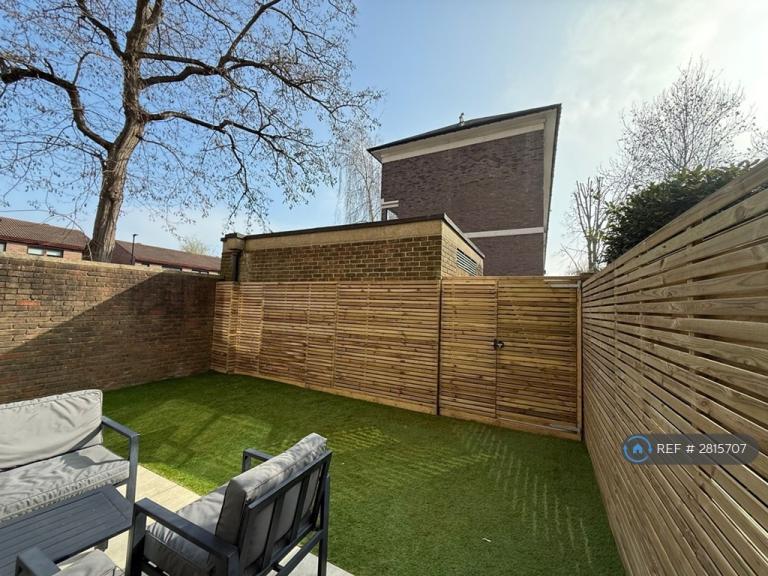 3 bedroom flat in Ormerod House, London, SW9 (3 bed) (#2815707)