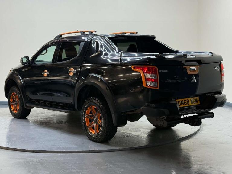 2018 Mitsubishi L200 2.4 L200 Barbarian SVP II DI-D Auto 4WD Pickup Diesel Automatic