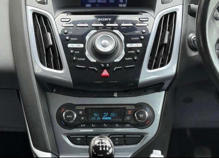 2014 Ford Focus 1.6 TDCi 115 Titanium Navigator 5dr HATCHBACK DIESEL Manual