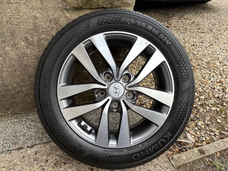 Hyundai i30 alloy wheel