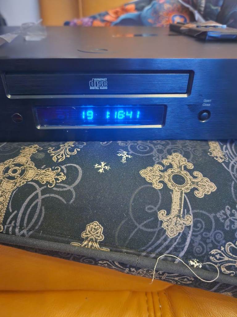 Cambridge Audio Topaz CD10  hi-fi single-disc CD player in good condition works perfectly 