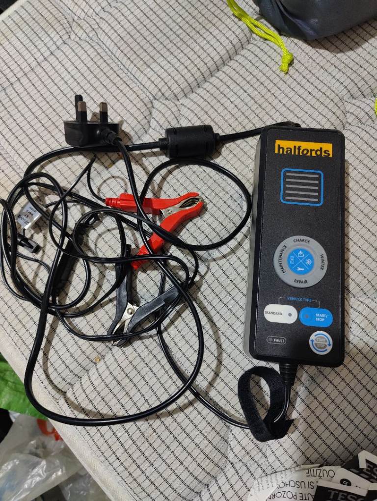 Brand new Halfords car battery charger 