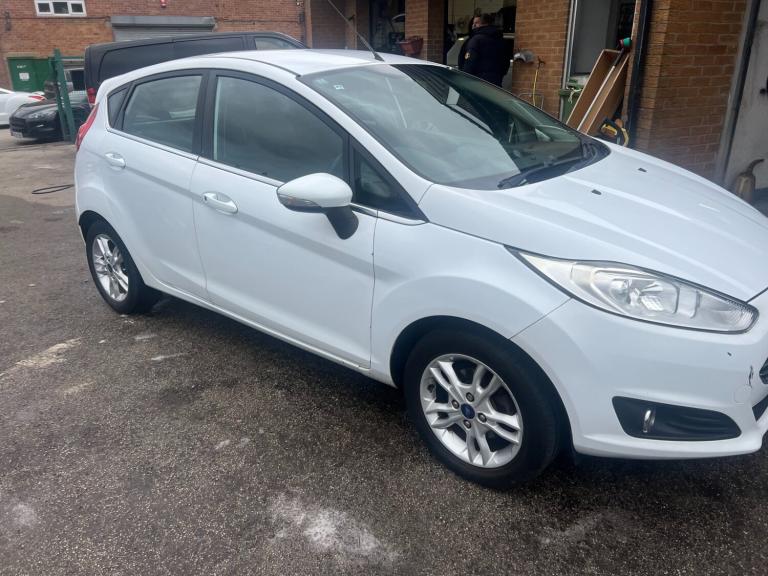 2016 Ford Fiesta 2016 1.25 82 Zetec 5dr WHITE HATCHBACK Petrol Manual