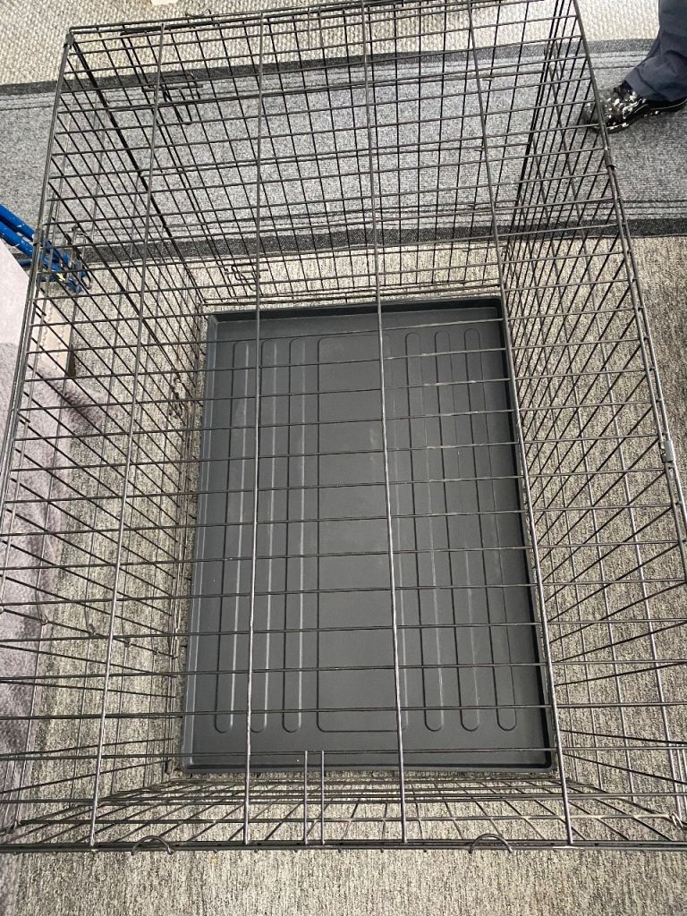 Heavy duty dog cage