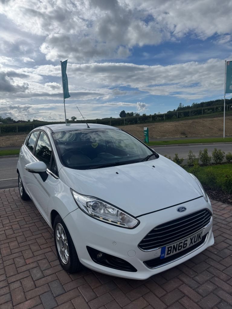 Ford, FIESTA, Hatchback, 2016, Manual, 1498 (cc), 5 doors
