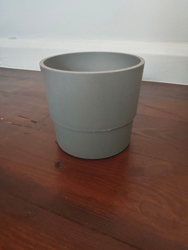 Six mixed pots