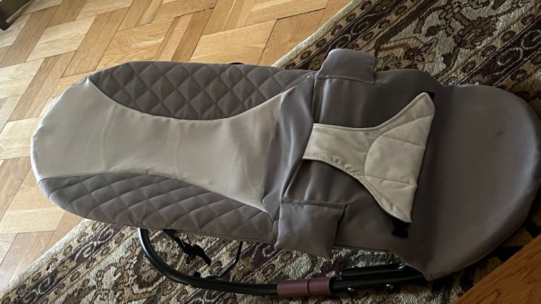 Travel baby bouncer 