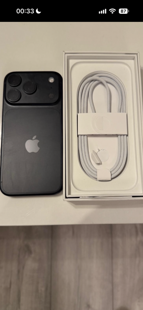 iPhone 18 Pro (256GB, Black) - Like New + 100% Battery | Might P/X for 17 Pro Max 1TB