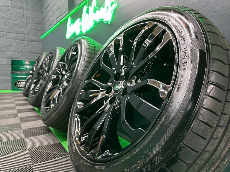 21” Range Rover Sport Vogue / Discovery Gloss Black Alloy Wheels style 5007’s & NEW tyres!