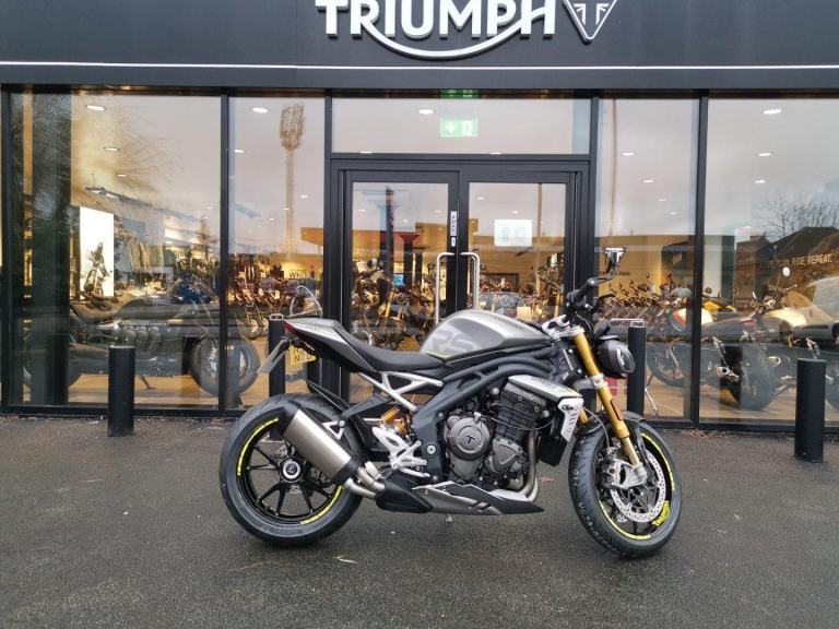 Triumph Speed Triple 1200 with extras