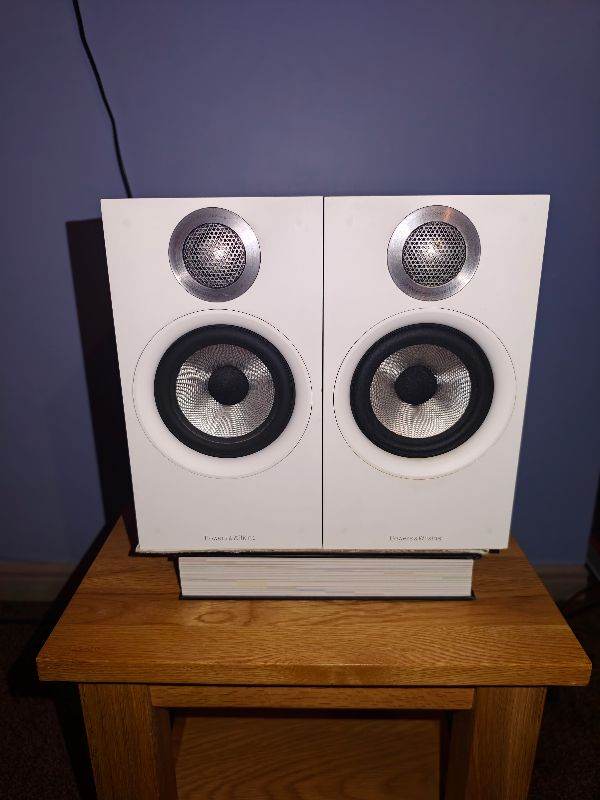 B&W 607 S2 Anniversary Edition Speakers - White