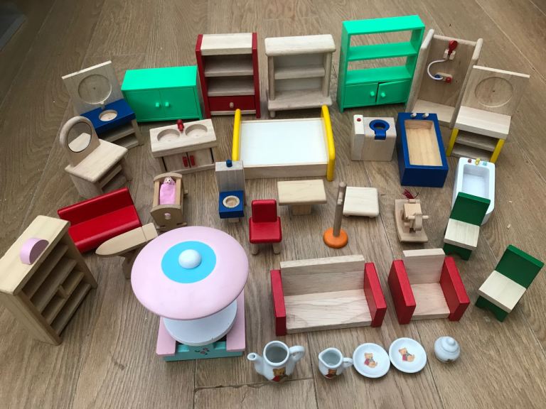 Wooden Dollhouse Furniture Set – Good Condition