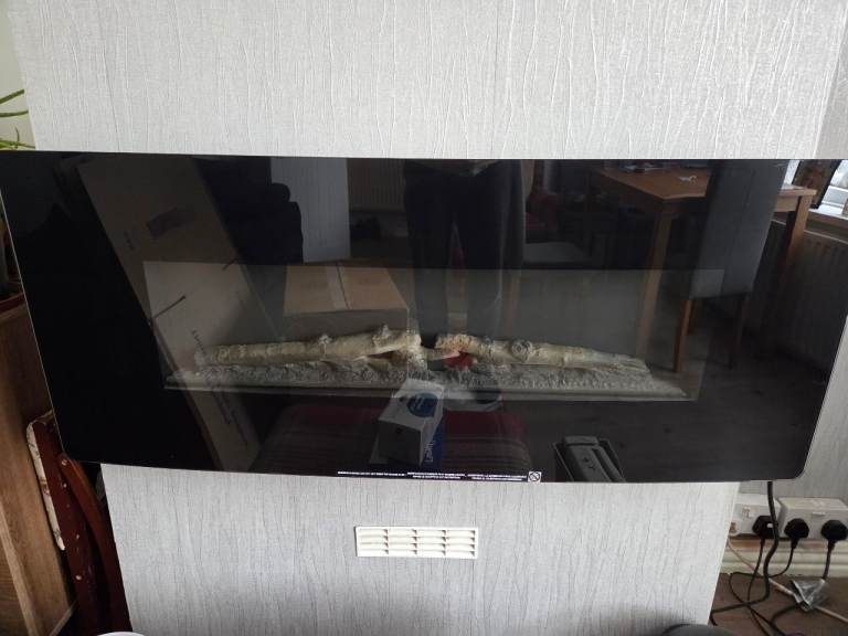 Electric fire wall mounted with wall mount 