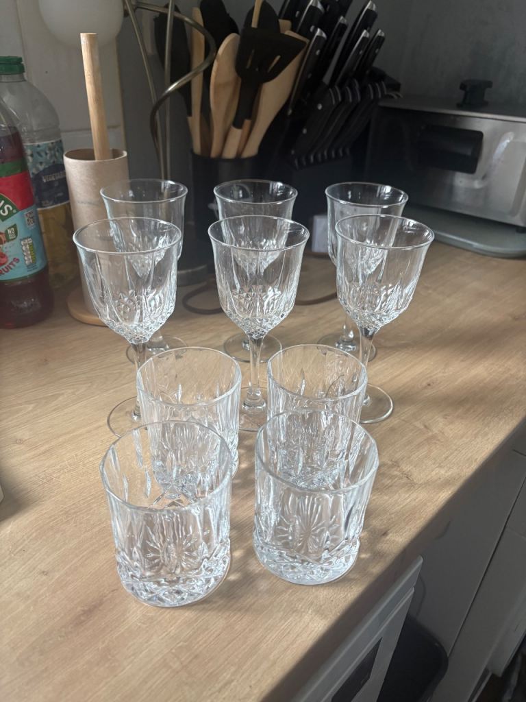 Set of 8 Glassware: 6 Wine Glasses & 4 Tumblers – Good Condition