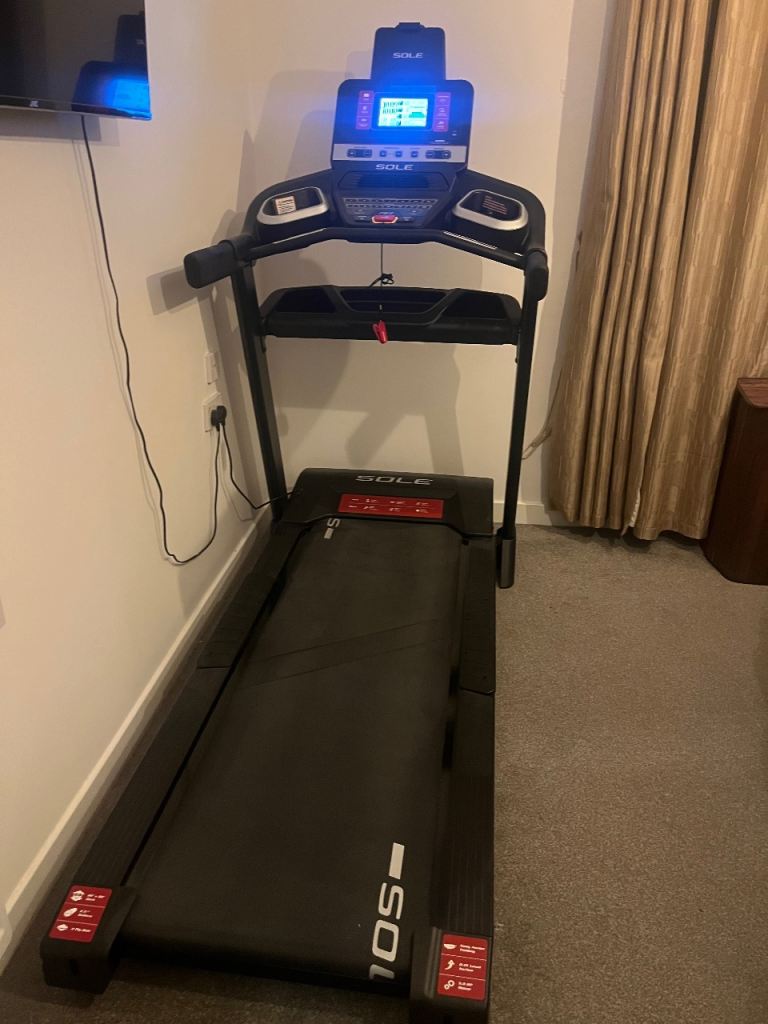 SOLE F63 HOME QUALITY HIGH WEIGHT CAPACITY  FOLDING RAMP TREADMILL. TOP CONDITION BOUGHT APRIL 2025.