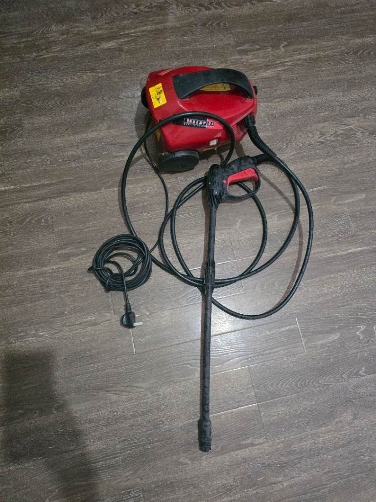 Champion CPW 1500 (W) Pressure Washer - Red, Fair Condition