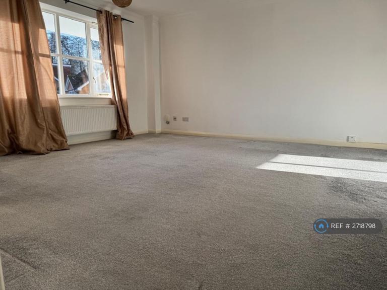 2 bedroom flat in Two Rivers Way, Newbury, RG14 (2 bed) (#2718798)
