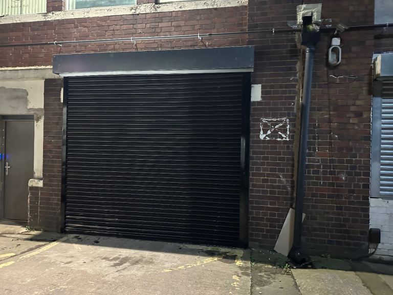 Commercial storage unit to let 1400 sqft £1500.00 pcm