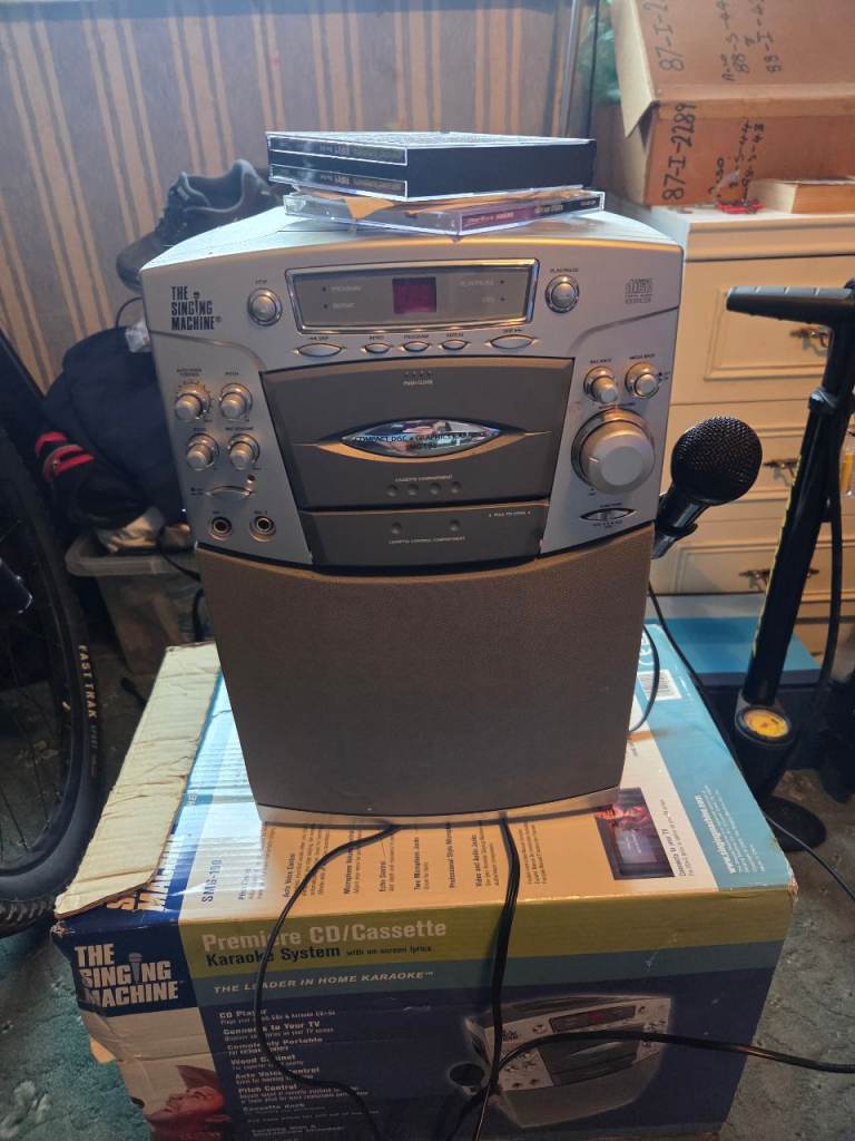 The Singing Machine SMG-195 Karaoke System with CD/Cassette Player