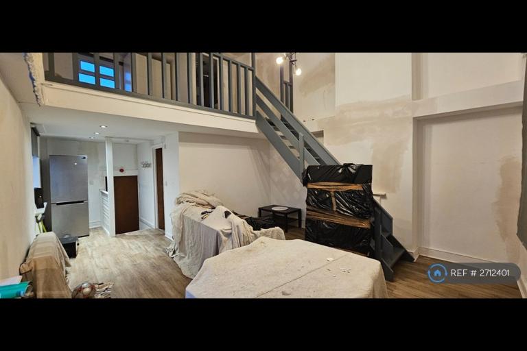 1 bedroom flat in Woolwich New Road, London, SE18 (1 bed) (#2712401)